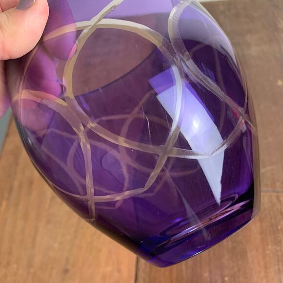 Modern Amethyst Purple Clear Crystal Cut Swirl Vase A‎ Gift from FTD 5.5" Tall - Picture 2 of 8